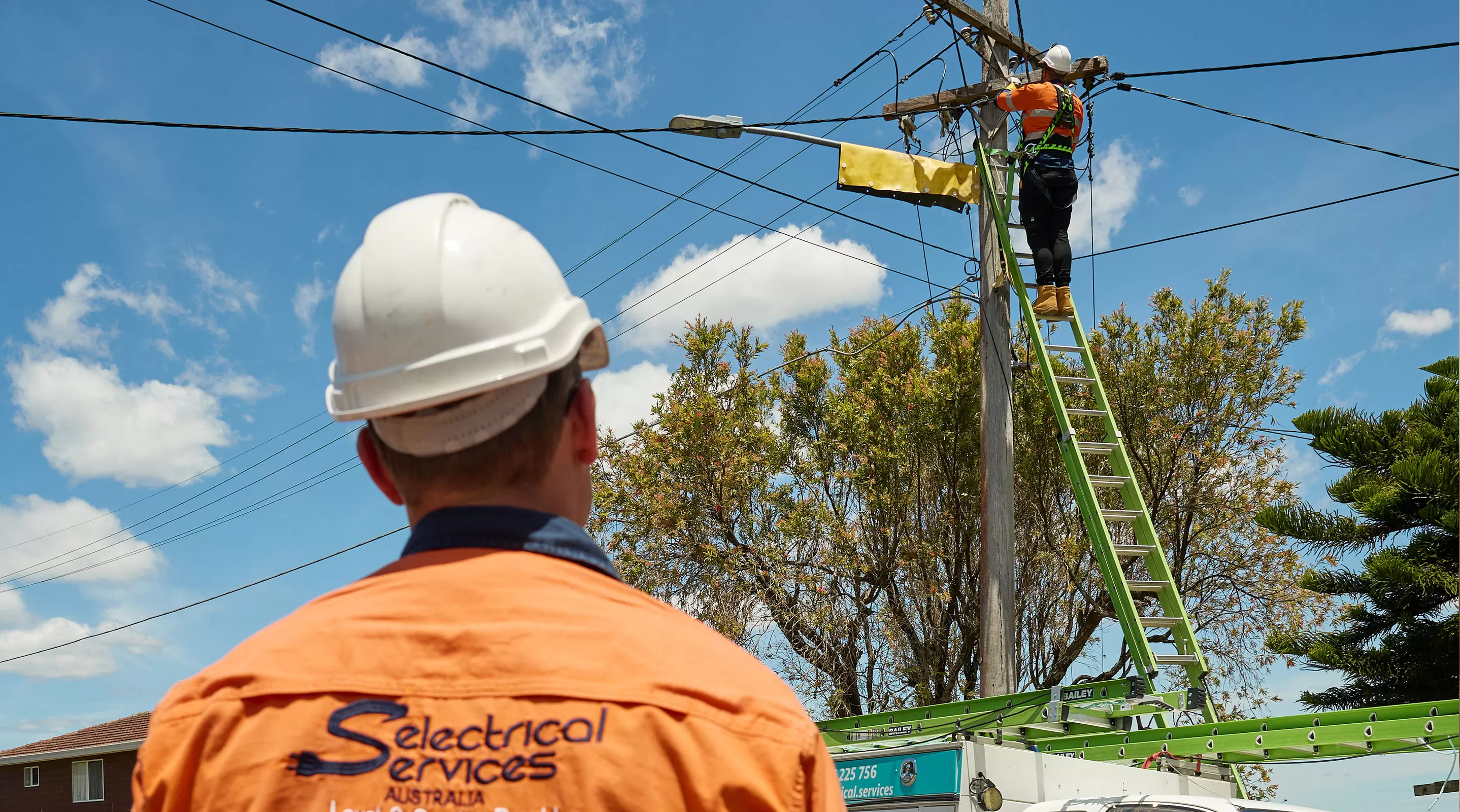 OVERHEAD ELECTRICAL CABLES hero